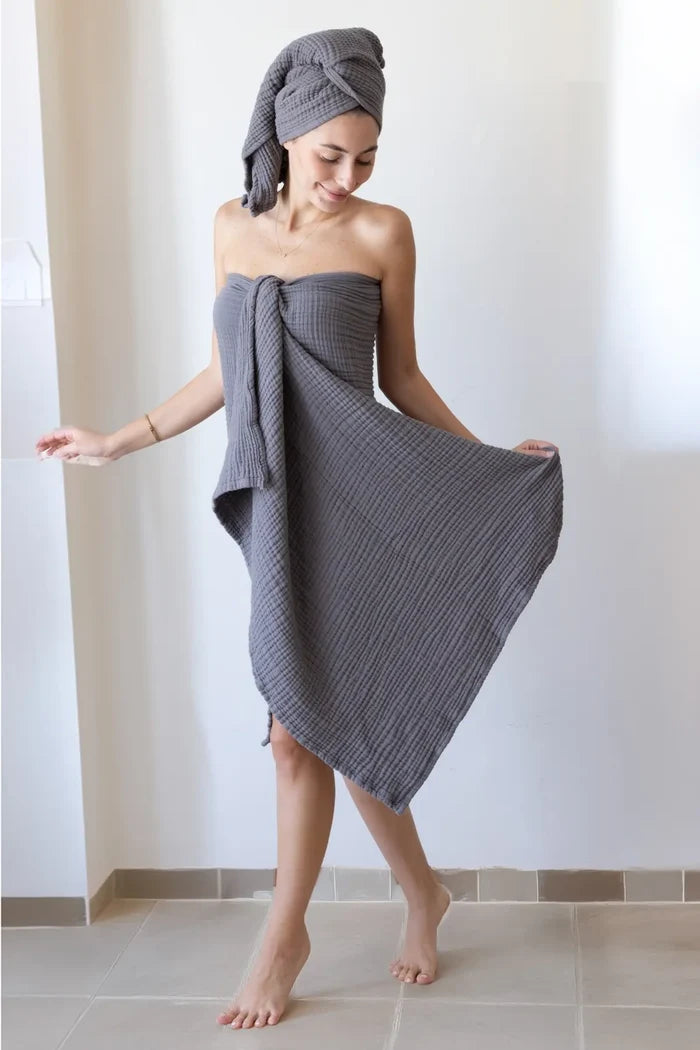 Close-up of anthracite muslin gauze weave on a handwoven Turkish cotton towel from VivaMaison Denizli