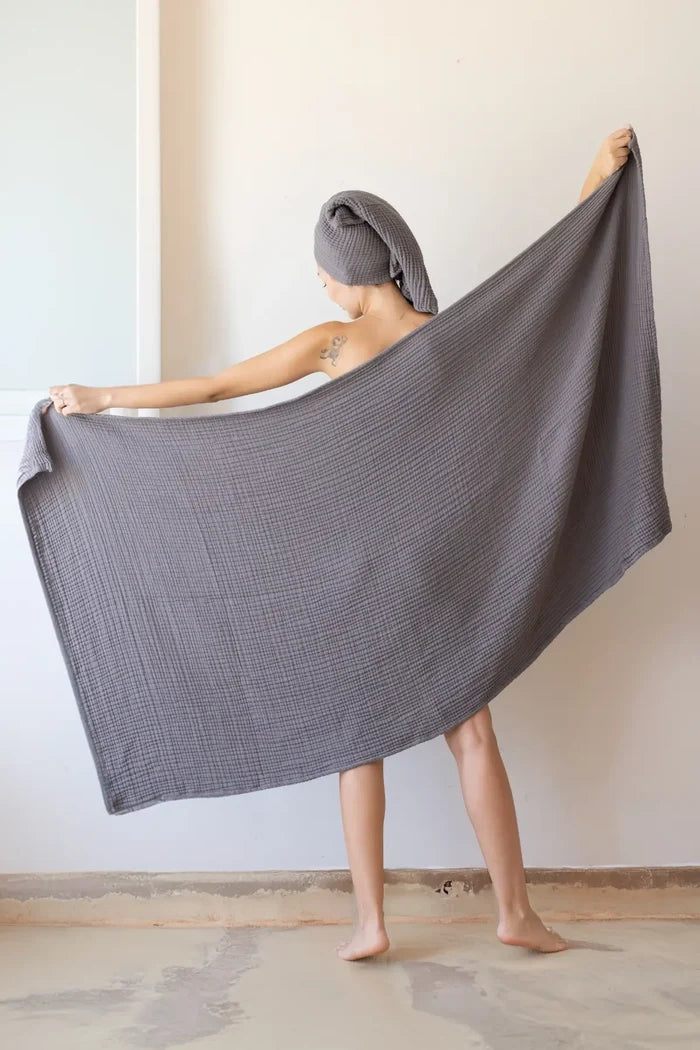 Anthracite 4-layer muslin bath towel styled in a bathroom — Turkish cotton, OEKO-TEX certified Denizli