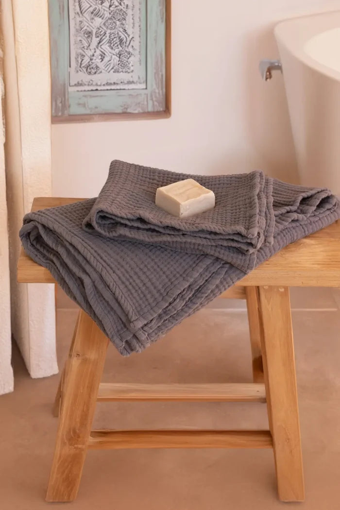 Anthracite muslin face and hand towel, lightweight 4-layer Turkish cotton handwoven in Denizli