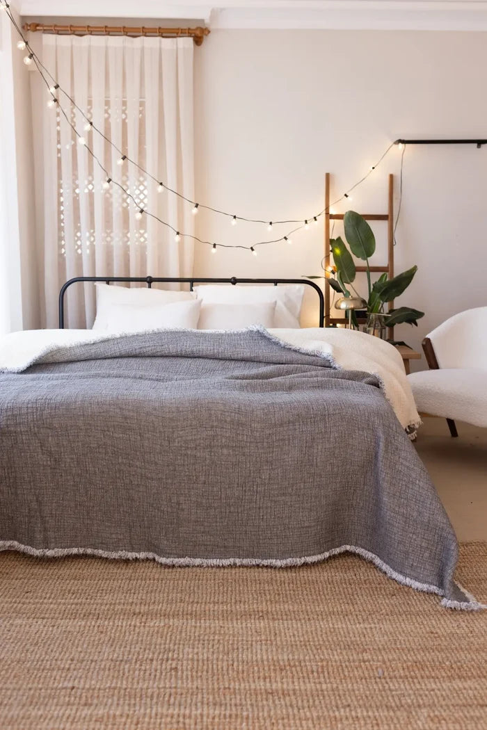Dark Grey handwoven 8-layer muslin Turkish cotton quilt bedroom lifestyle. Hand-tied fringe Denizli, OEKO-TEX. Vivamaison.