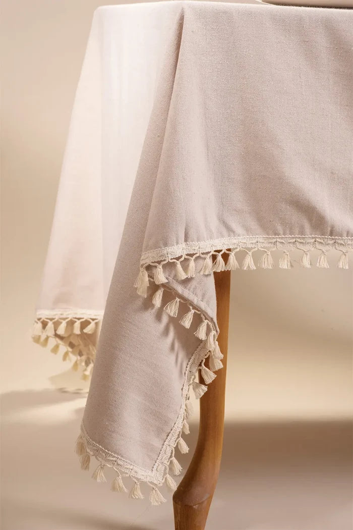 Beige handwoven solid color Turkish cotton tassel tablecloth lifestyle. Tasseled edges Denizli, OEKO-TEX. Vivamaison.