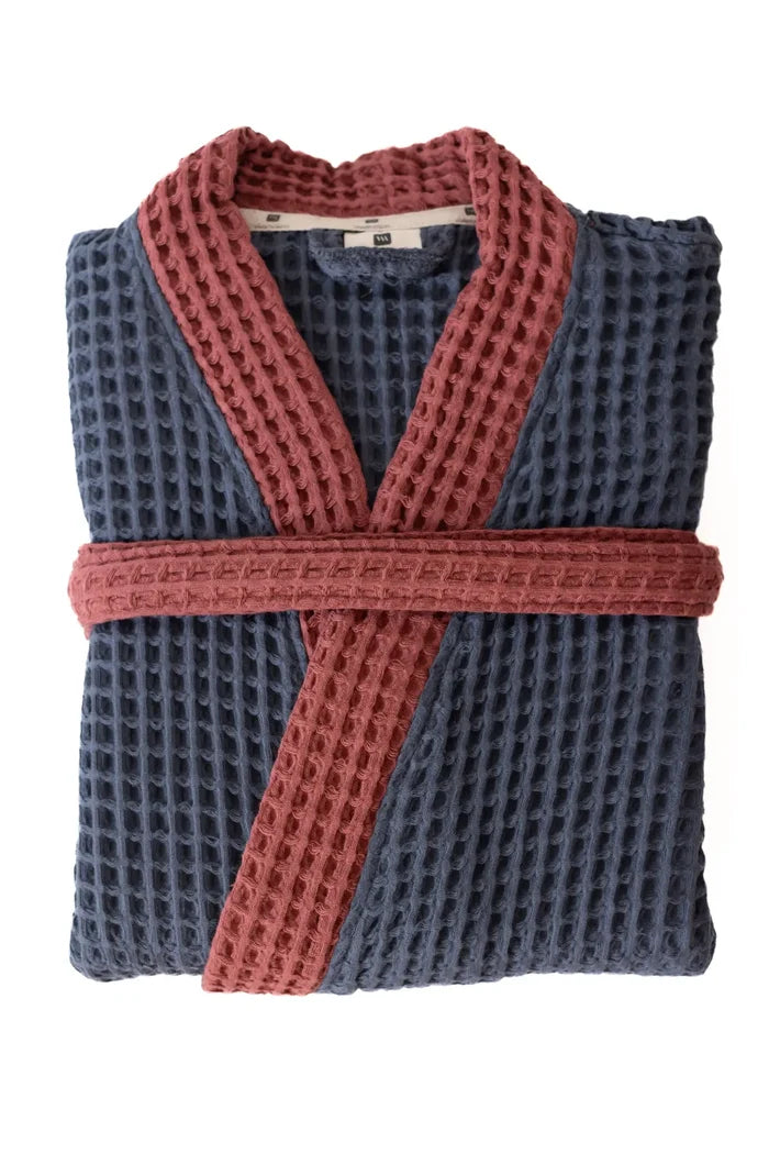 Anthracite Burgundy handwoven waffle two-tone kimono bathrobe folded flat lay. Handwoven Denizli, OEKO-TEX. Vivamaison.