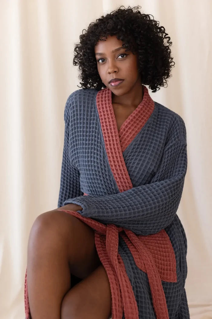 Anthracite Burgundy handwoven waffle two-tone kimono bathrobe portrait. Handwoven Denizli, OEKO-TEX. Vivamaison.
